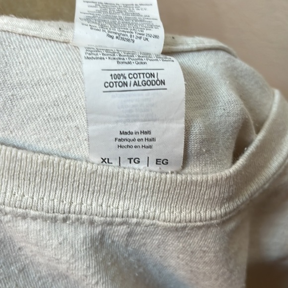 I envision a world where chickens can freely cross the road T-shirt - Picture 4 of 4